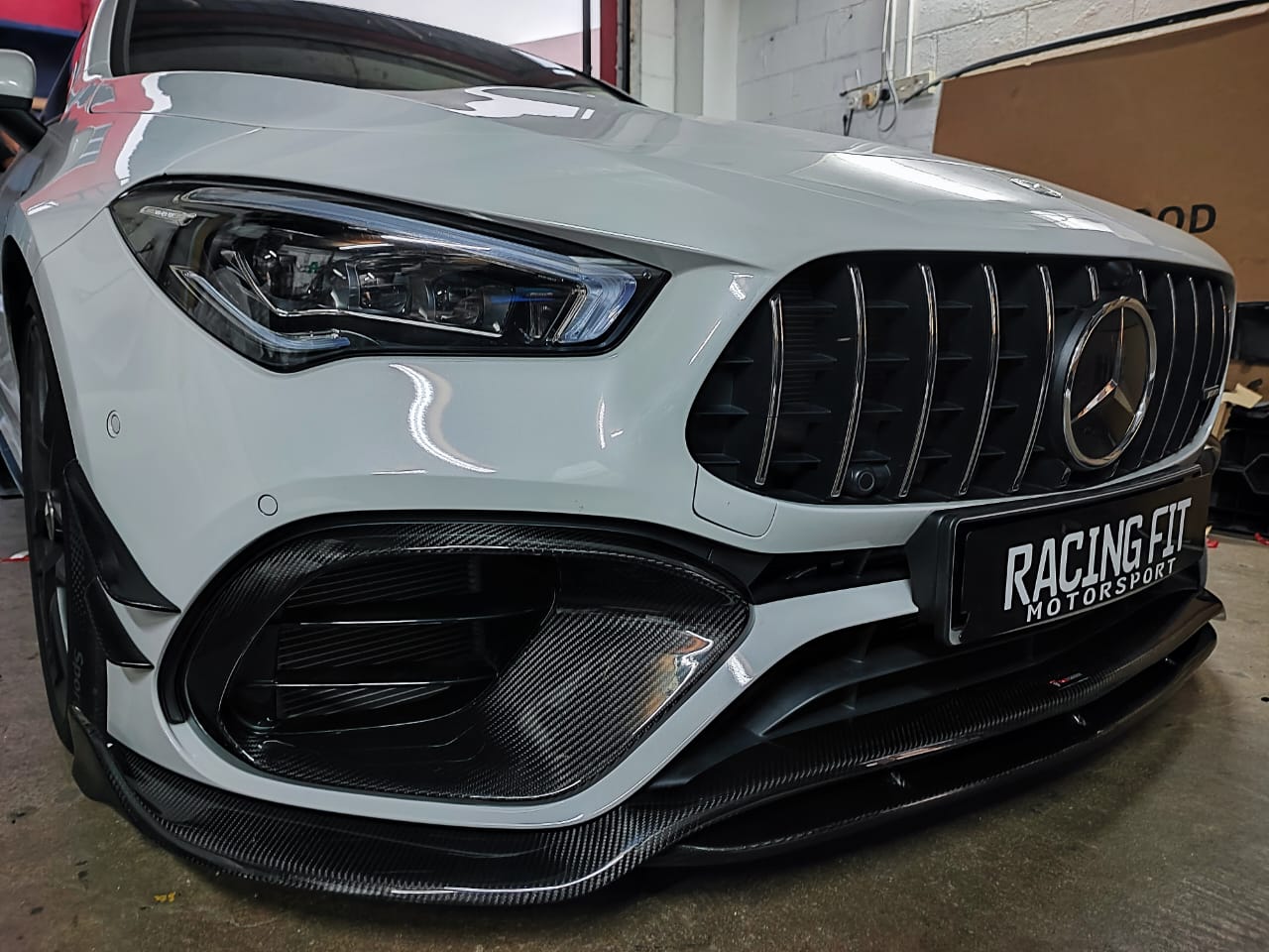 W118 CLA W118 CLA45S CARBON FIBER SKIRTING BODYKIT